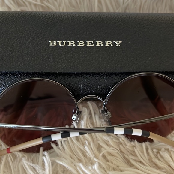 BURBERRY Round Sunglasses - Picture 6 of 7